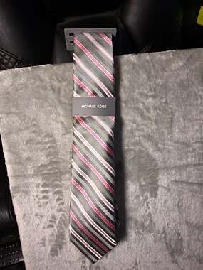 Michael Kors Men's Classic Necktie Gray Pink and White Ribbed Stripe Silk Blend